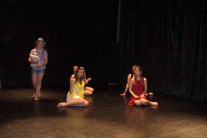 Szkolny teatr „Trzecia strona ulicy” 