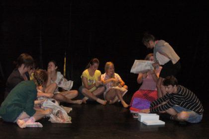 Szkolny teatr „Trzecia strona ulicy” 