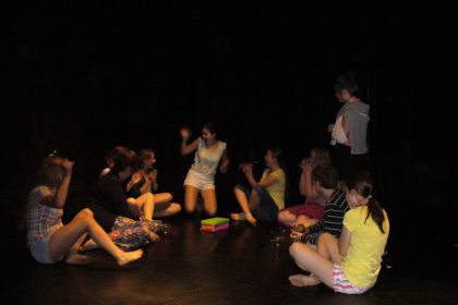 Szkolny teatr „Trzecia strona ulicy” 