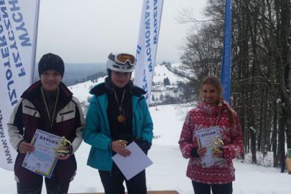 Narciarze na podium w Zieleńcu 