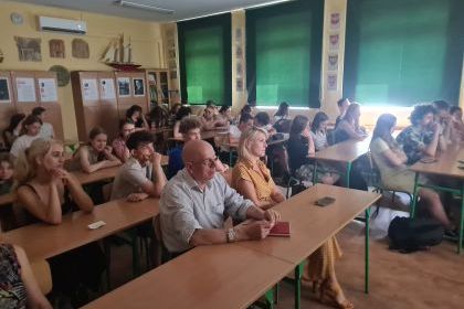 Jak bezpiecznie pracować na wakacjach 
