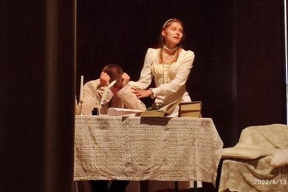 Premiera tegorocznego teatru na scenie szkolnej 