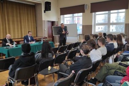 Kolejna z dyskusji panelowych w III LO