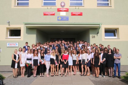 25 czerwca szkoła pożegnała 80 abiturientów Publicznego Gimmnazjum nr 9 Dwujęzycznego w Opolu.
