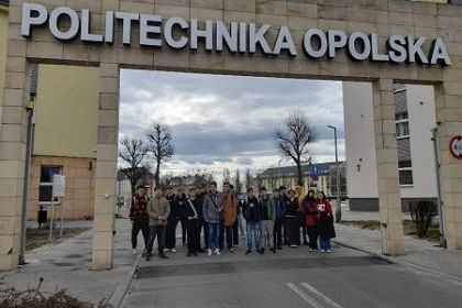 Uczniowie klasy 1d o profilu matematyczno-informatycznym uczestniczyli w warsztatach na wydziale Elektrotechniki, Automatyki i Informatyki Politechniki Opolskiej