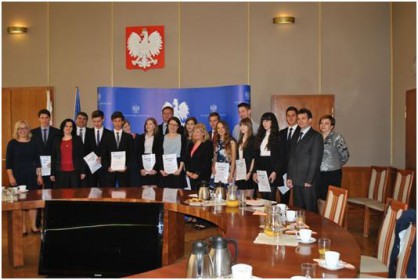 Wręczenie mandatów poselskich posłankom i posłom Sejmu Dzieci i Młodzieży 2015