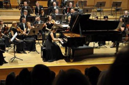 Alicja Książek ucz. kl. 2 D wystąpiła z dziesięcioma młodymi artystami w Filharmonii Opolskiej