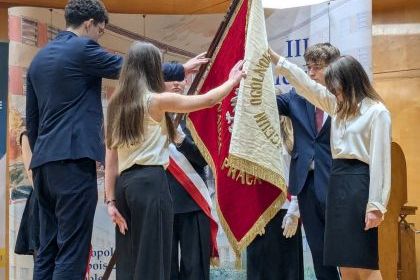 POŻEGNANIE TEGOROCZNYCH ABSOLWENT&Oacute;W TR&Oacute;JKI 