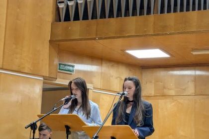 POŻEGNANIE TEGOROCZNYCH ABSOLWENT&Oacute;W TR&Oacute;JKI 