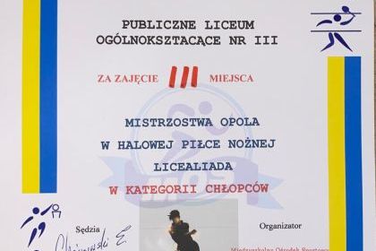 RĄZOWY MEDAL DLA PIŁKARZY III LO !!! 